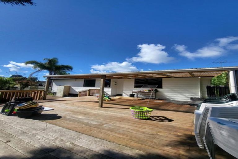 Photo of property in 4 Kayle Glen, West Harbour, Auckland, 0618