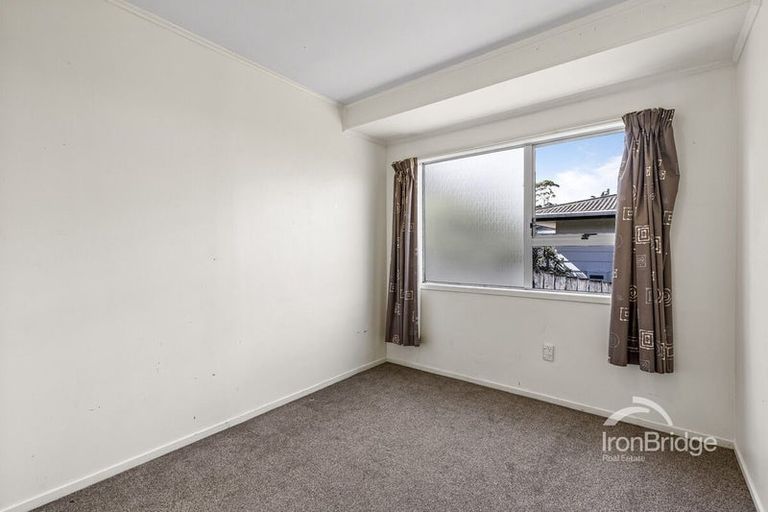 Photo of property in 71 Kemp Road, Massey, Auckland, 0614