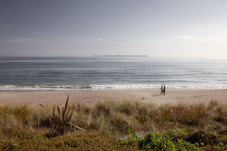 Photo of property in 31 Karewa Parade, Papamoa Beach, Papamoa, 3118