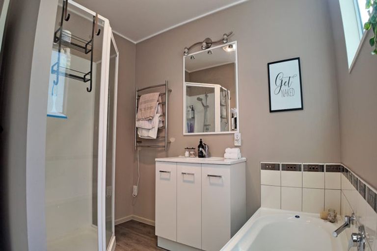 Photo of property in 22b Hillside Drive, Maoribank, Upper Hutt, 5018