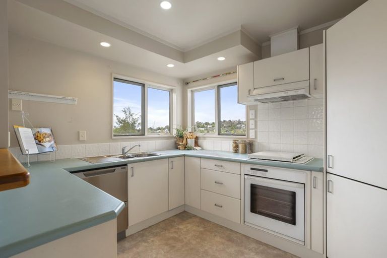 Photo of property in 2/20 Compton Street, Hillcrest, Auckland, 0627