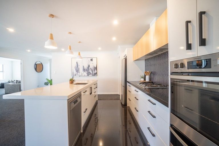 Photo of property in 3 Stratford Court, Fitzherbert, Palmerston North, 4410