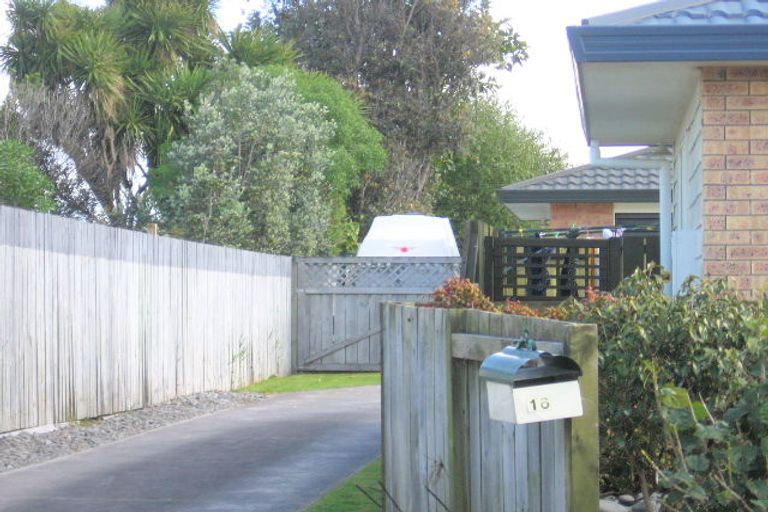Photo of property in 16 Kentia Avenue, Mount Maunganui, 3116
