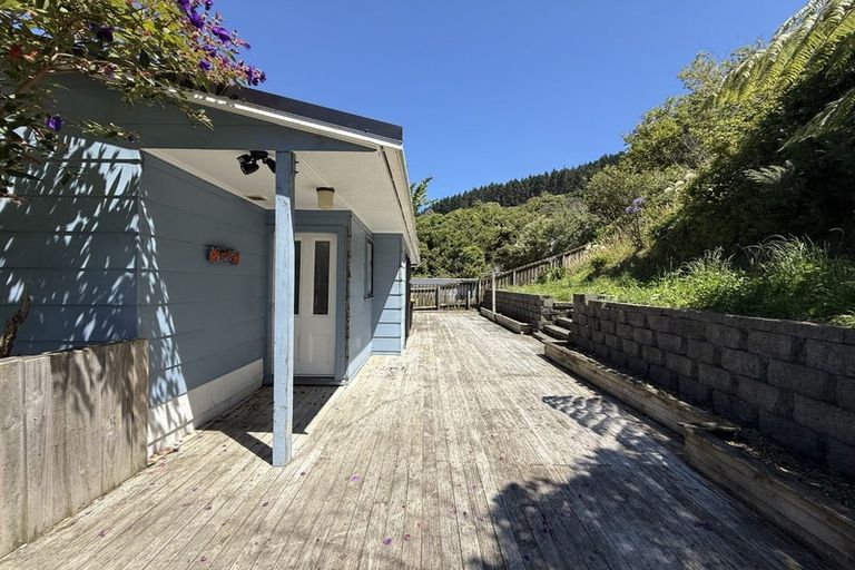 Photo of property in 5 Westra View, Tawa, Wellington, 5028