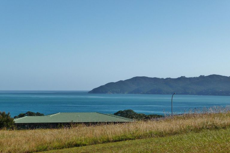 Photo of property in 10 Freyja Crescent, Coopers Beach, 0420