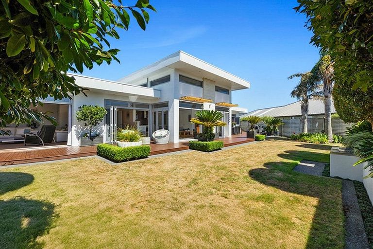 Photo of property in 3 St Andrews Parkway, Waiwhakaiho, New Plymouth, 4312