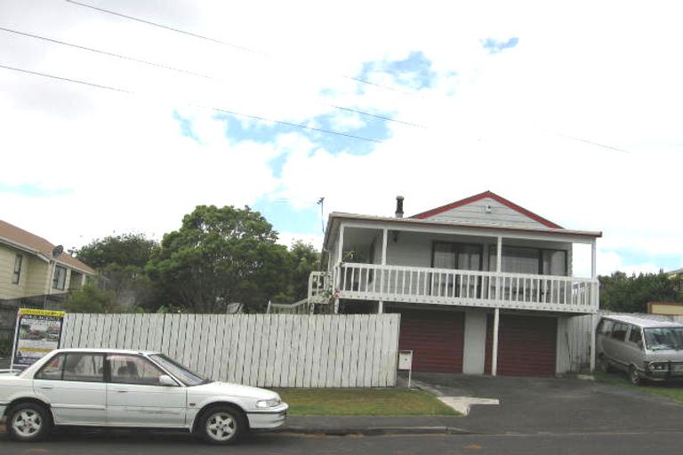 Photo of property in 19 Hale Crescent, Bayview, Auckland, 0629