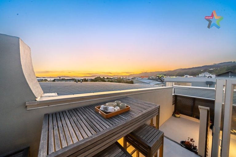 Photo of property in 2/224 Jackson Street, Petone, Lower Hutt, 5012