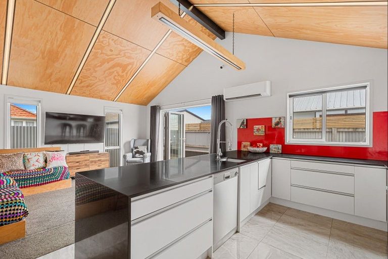 Photo of property in 571 Queen Street East, Levin, 5510