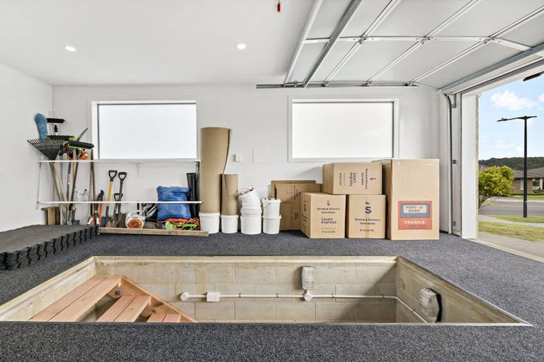 Photo of property in 21 Eric Farley Drive, Kumeu, 0810