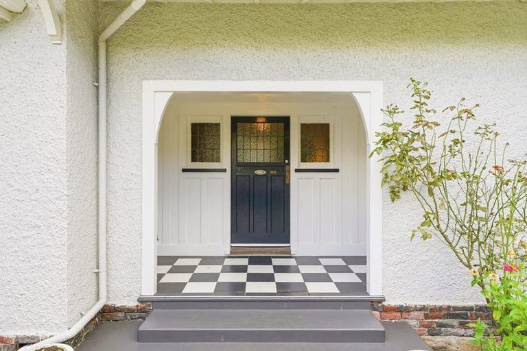 Photo of property in 5 Parkes Avenue, Saint Johns Hill, Whanganui, 4501