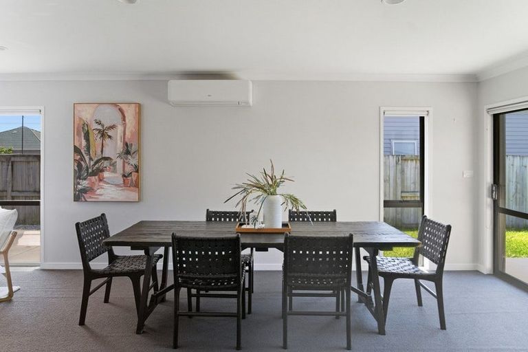 Photo of property in 5 Ella Place, Papamoa Beach, Papamoa, 3118