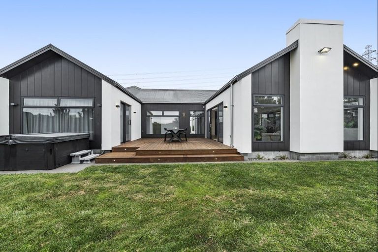 Photo of property in 28 Honeyfield Drive, Whalers Gate, New Plymouth, 4310