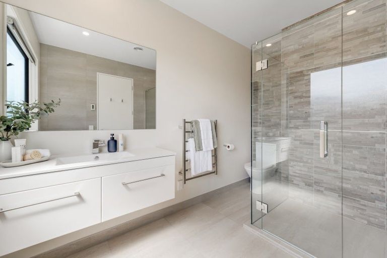 Photo of property in 32c Devon Road, Bucklands Beach, Auckland, 2012