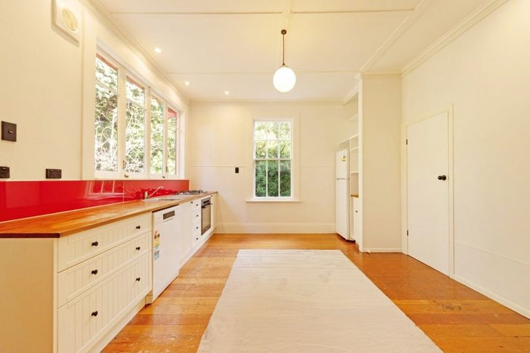 Photo of property in 13 Cave Road, Houghton Bay, Wellington, 6023