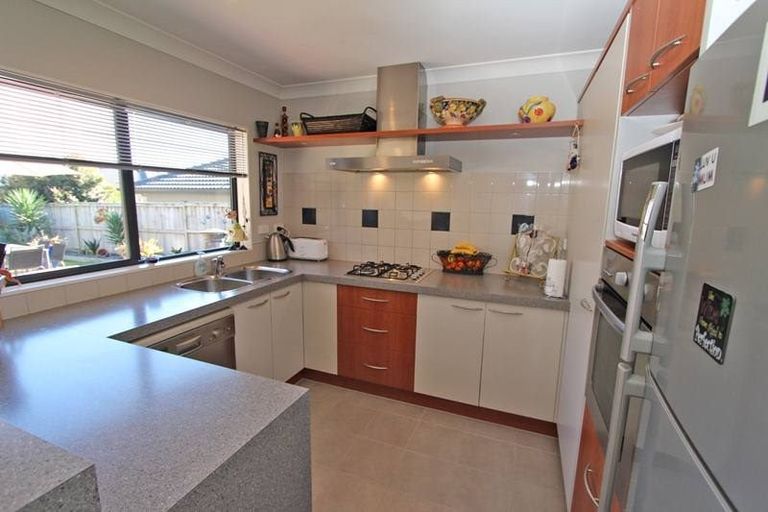 Photo of property in 12 Bellshill Close, Wattle Downs, Auckland, 2103
