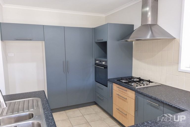 Photo of property in 52 Vinograd Drive, Te Atatu Peninsula, Auckland, 0610