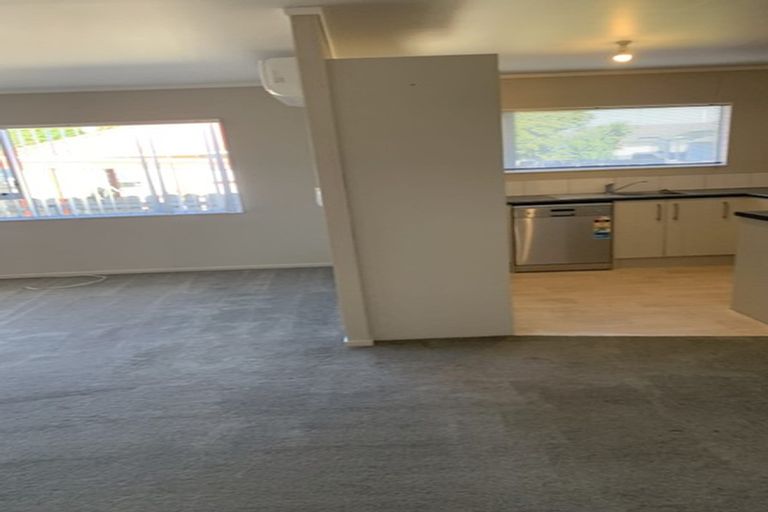 Photo of property in 49 Dungarvon Place, Clendon Park, Auckland, 2103