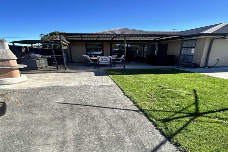 Photo of property in 194 Burwood Road, Burwood, Christchurch, 8083