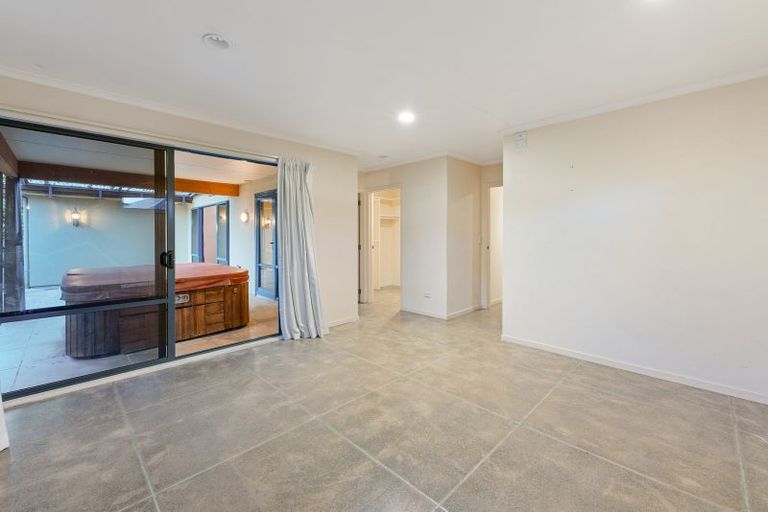 Photo of property in 1 Maghera Drive, East Tamaki, Auckland, 2016