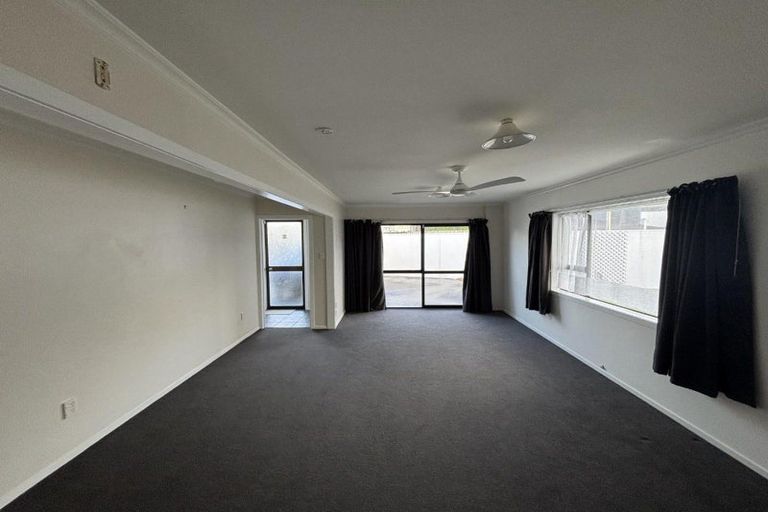 Photo of property in 28 Breakwater Road, Moturoa, New Plymouth, 4310