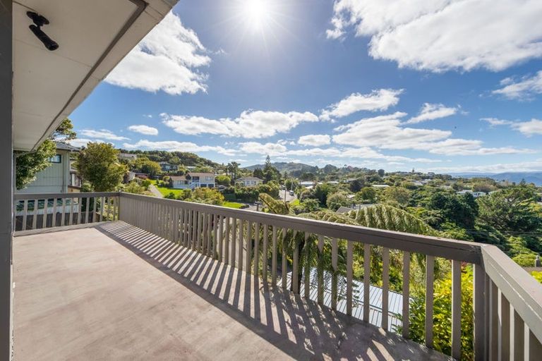 Photo of property in 171 Miromiro Road, Normandale, Lower Hutt, 5010