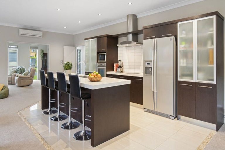 Photo of property in 23 Ina Ville Drive, Pukekohe, 2120