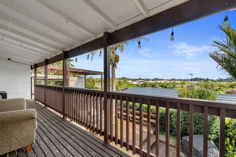 Photo of property in 16 Hawke Place, Pukekohe, 2120