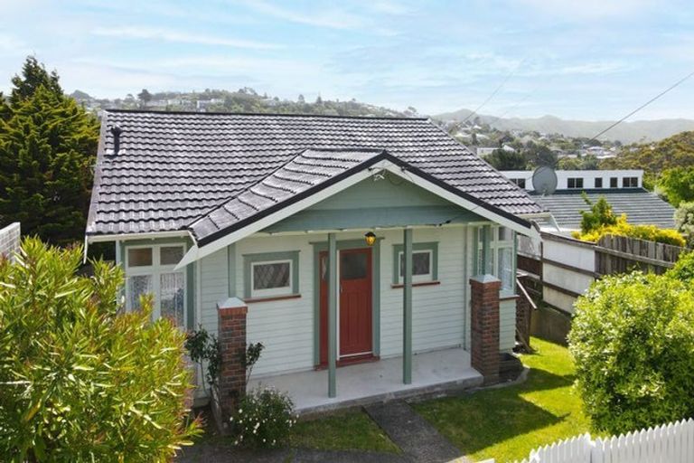 Photo of property in 13 Retter Street, Paparangi, Wellington, 6037
