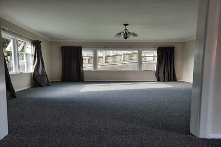 Photo of property in 30 The Drive, Tawa, Wellington, 5028