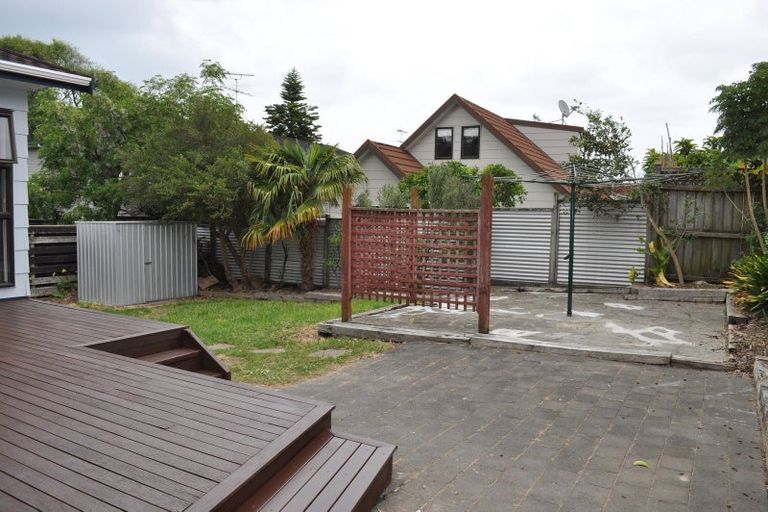 Photo of property in 2/36 Hillcrest Avenue, Hillcrest, Auckland, 0627