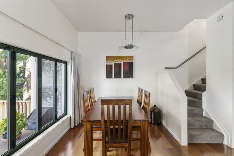 Photo of property in 91 Hinemoa Street, Birkenhead, Auckland, 0626