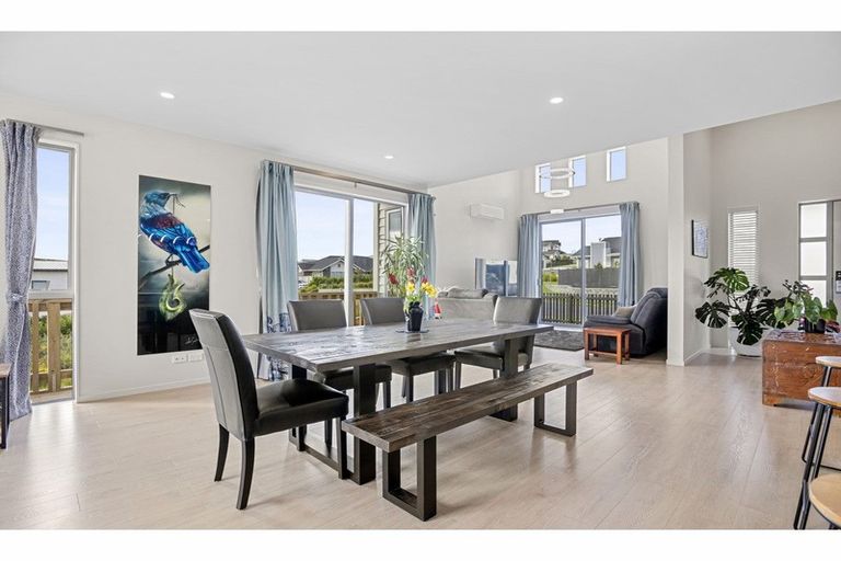 Photo of property in 33 Takurua Terrace, Orewa, 0931