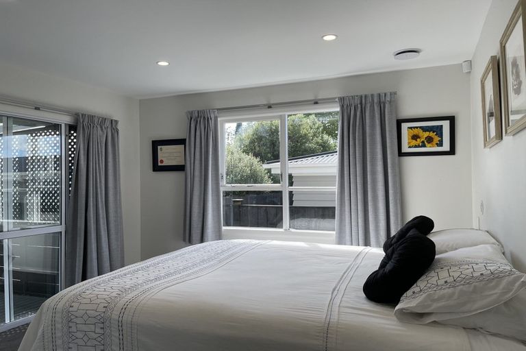 Photo of property in 3 Ussher Place, Pakuranga Heights, Auckland, 2010