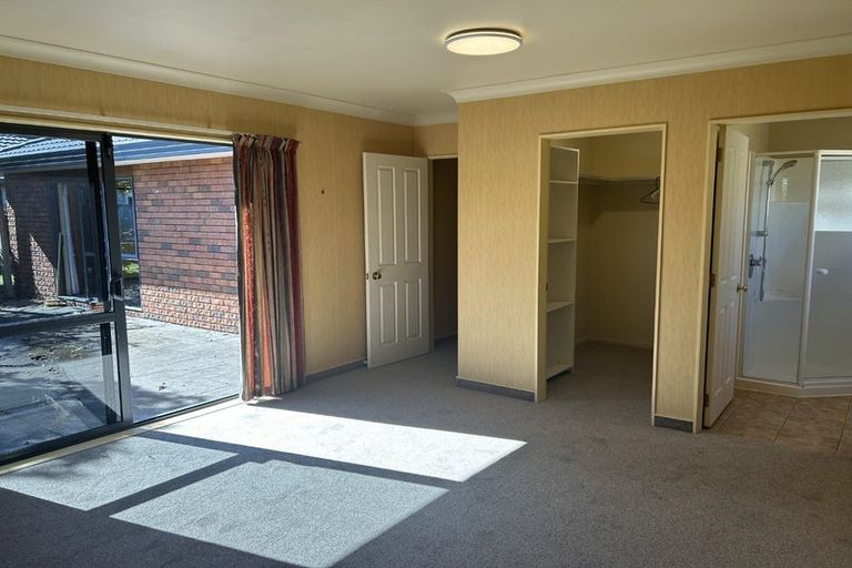 Photo of property in 64 Guildford Drive, Paraparaumu, 5032