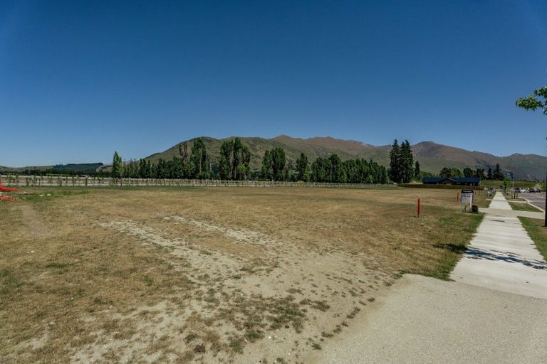 Photo of property in 3 Rubus Street, Wanaka, 9382