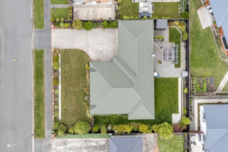 Photo of property in 16 Thistledown Place, Woolston, Christchurch, 8062