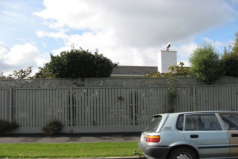 Photo of property in 2 Guinness Crescent, Ilam, Christchurch, 8041