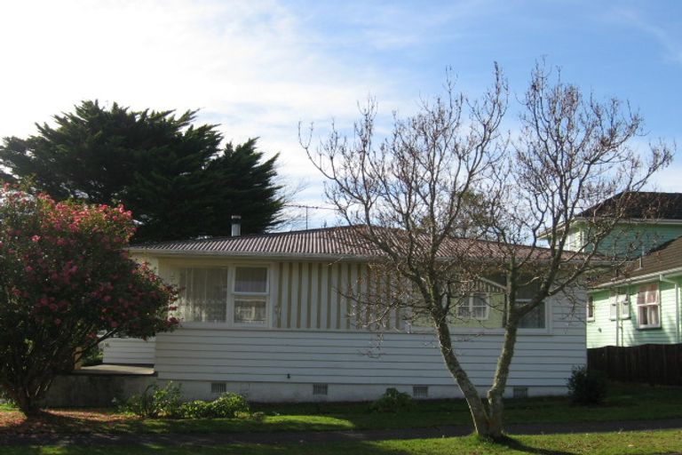 Photo of property in 15 Dalton Grove, Stokes Valley, Lower Hutt, 5019