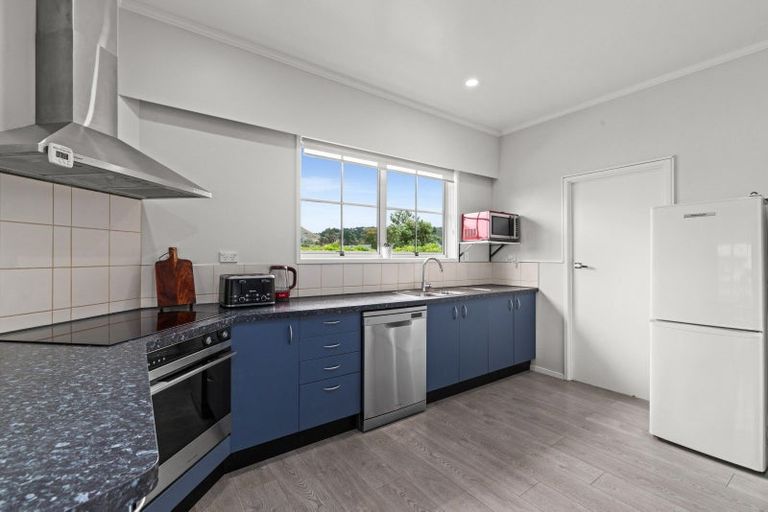 Photo of property in 114 Avondale Road, Taradale, Napier, 4112