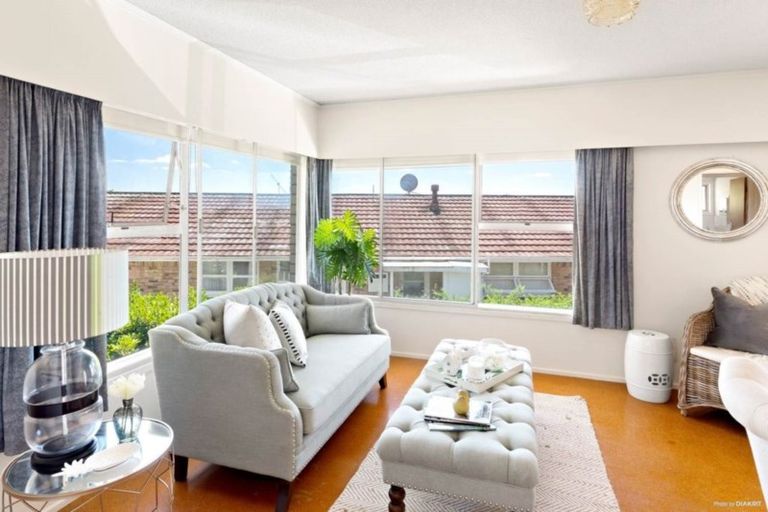 Photo of property in 2/4 Velma Road, Hillcrest, Auckland, 0627