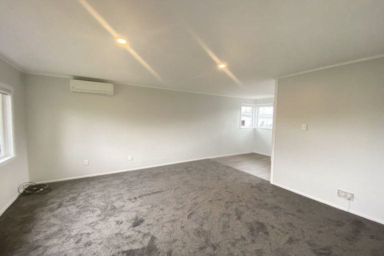 Photo of property in 8 Lendic Avenue, Henderson, Auckland, 0612