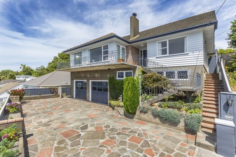 Photo of property in 10 Tai Paku Paku Road, Karaka Bays, Wellington, 6022