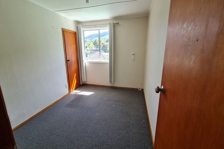 Photo of property in 8 Davidson Crescent, Tawa, Wellington, 5028