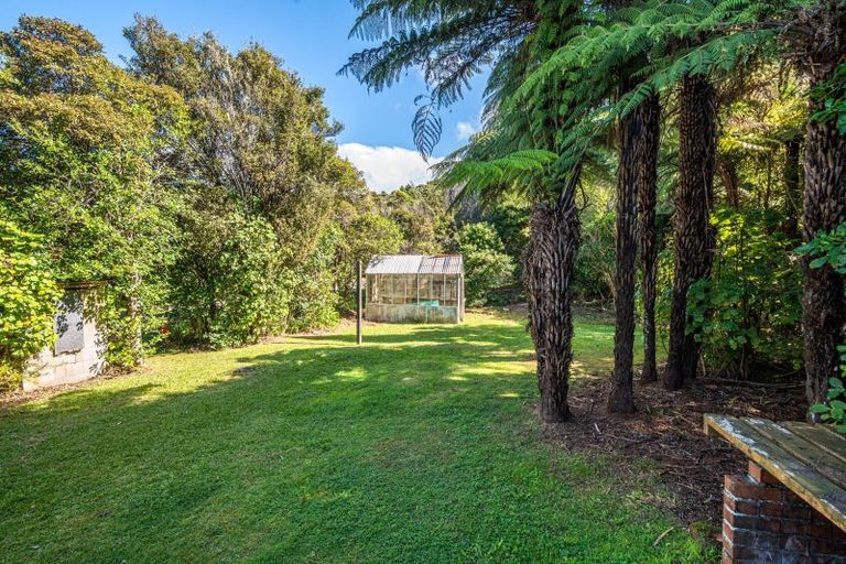 Photo of property in 69 Cornwallis Road, Cornwallis, Auckland, 0604