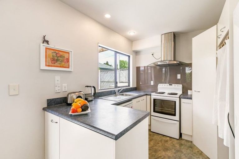 Photo of property in 2 Braeburn Place, Takanini, 2112