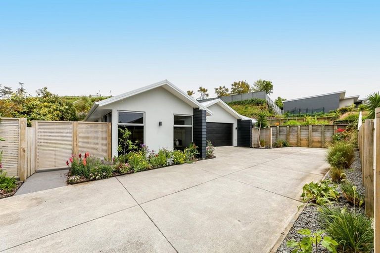 Photo of property in 17a Heta Road, Highlands Park, New Plymouth, 4312
