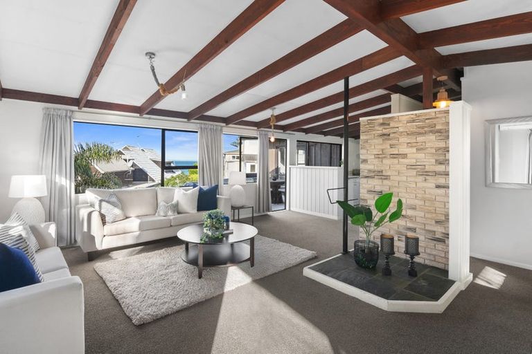 Photo of property in 7a Ellangowan Road, Waiake, Auckland, 0630