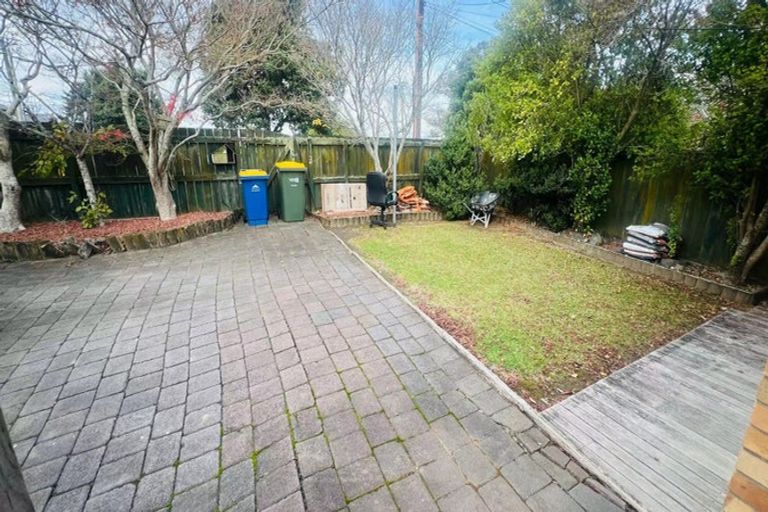 Photo of property in 1/172 Forrest Hill Road, Forrest Hill, Auckland, 0620