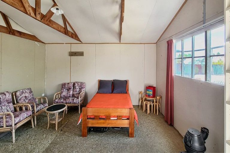 Photo of property in 1933 Parewanui Road, Parewanui, Bulls, 4894